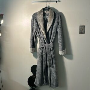 NWOT Carole Hochman Robe